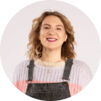 Hannah Gardiner headshot – April 2022 digital guest welcome book