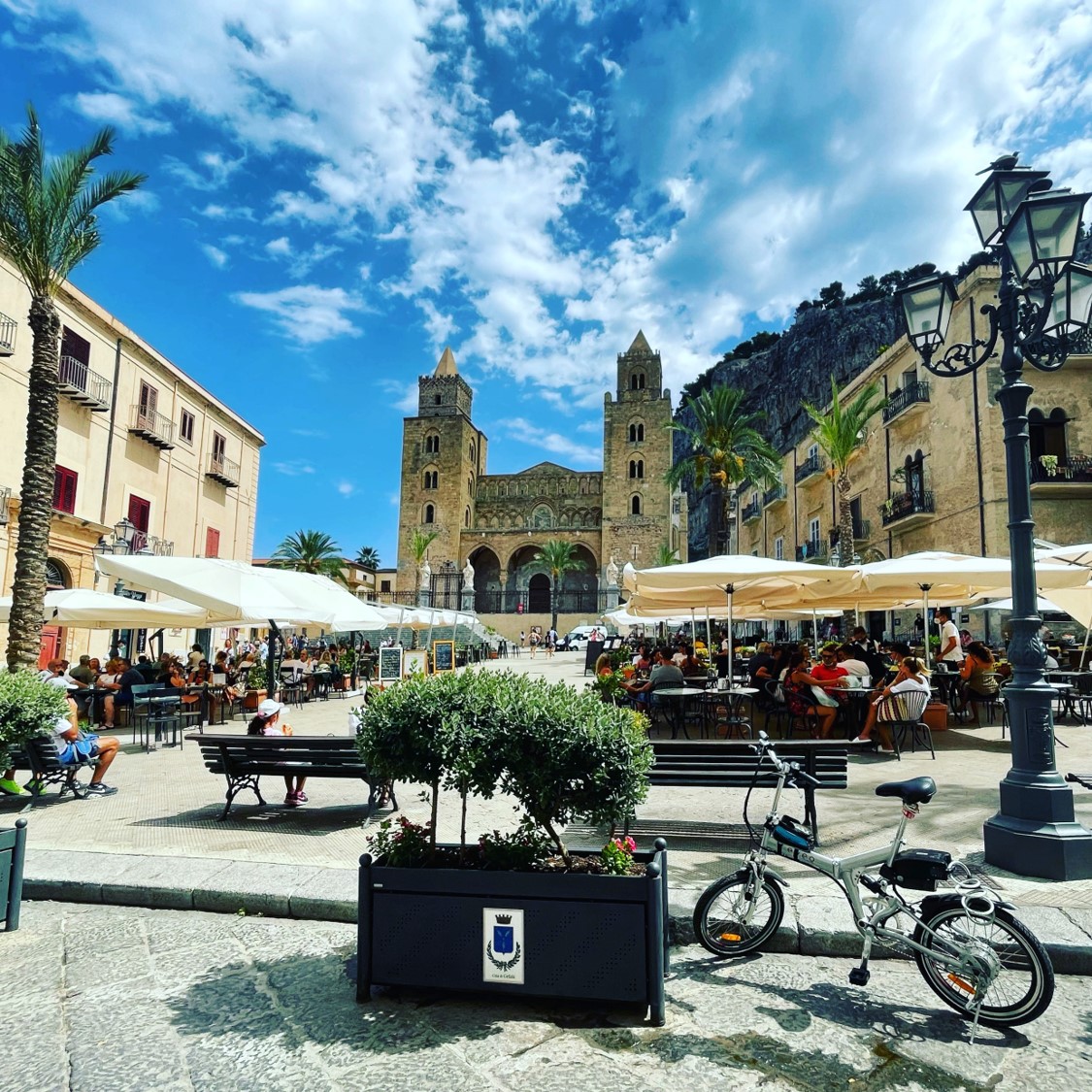 Amber-Hurdle-plaza-in-Italy