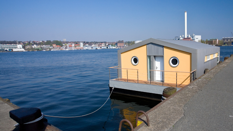 houseboat